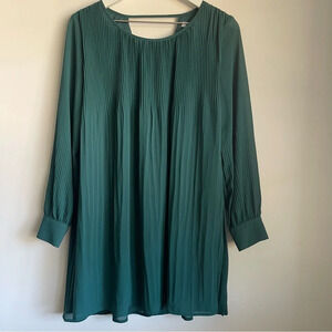 Love Riche green pleated long sleeve dress size small